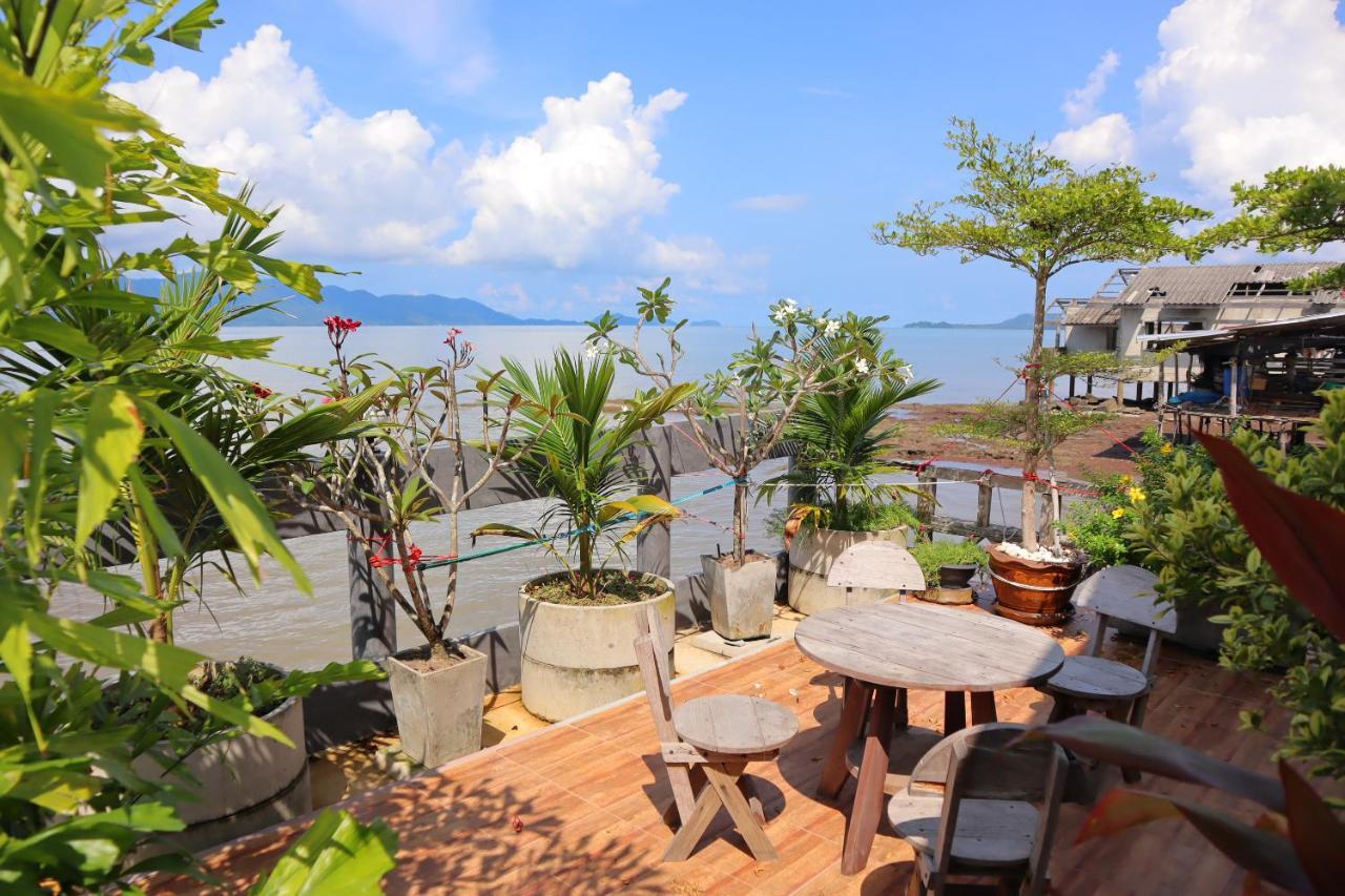Ban Sulada Guest House Laem Ngop Bagian luar foto