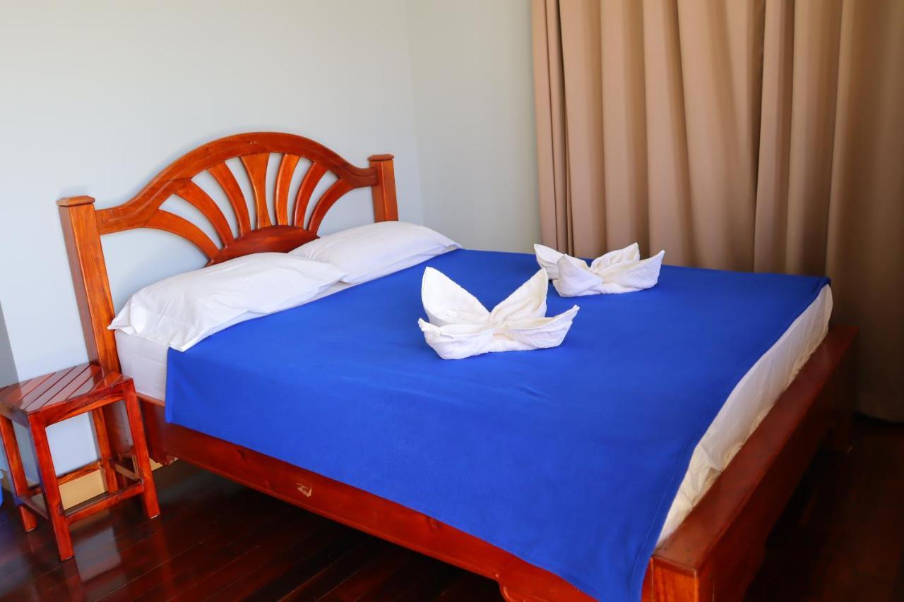Ban Sulada Guest House Laem Ngop Bagian luar foto
