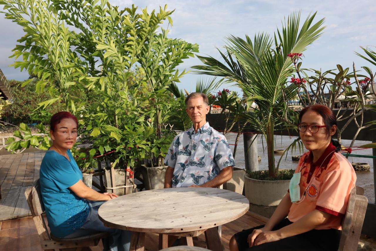 Ban Sulada Guest House Laem Ngop Bagian luar foto