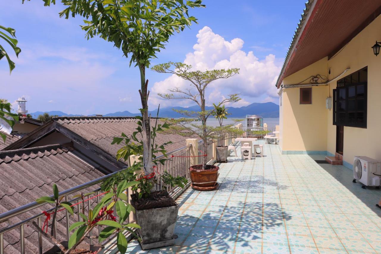 Ban Sulada Guest House Laem Ngop Bagian luar foto
