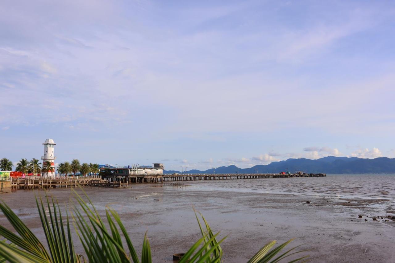 Ban Sulada Guest House Laem Ngop Bagian luar foto