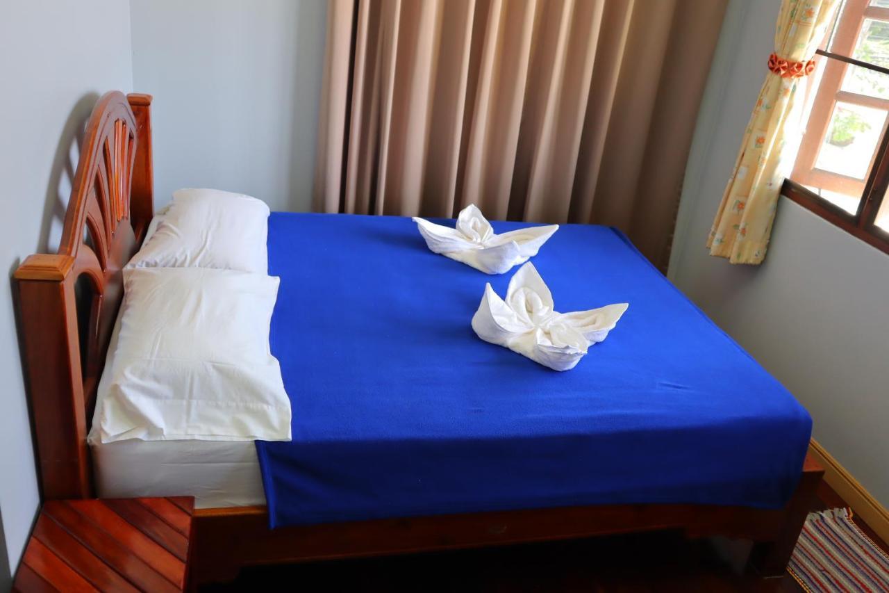 Ban Sulada Guest House Laem Ngop Bagian luar foto