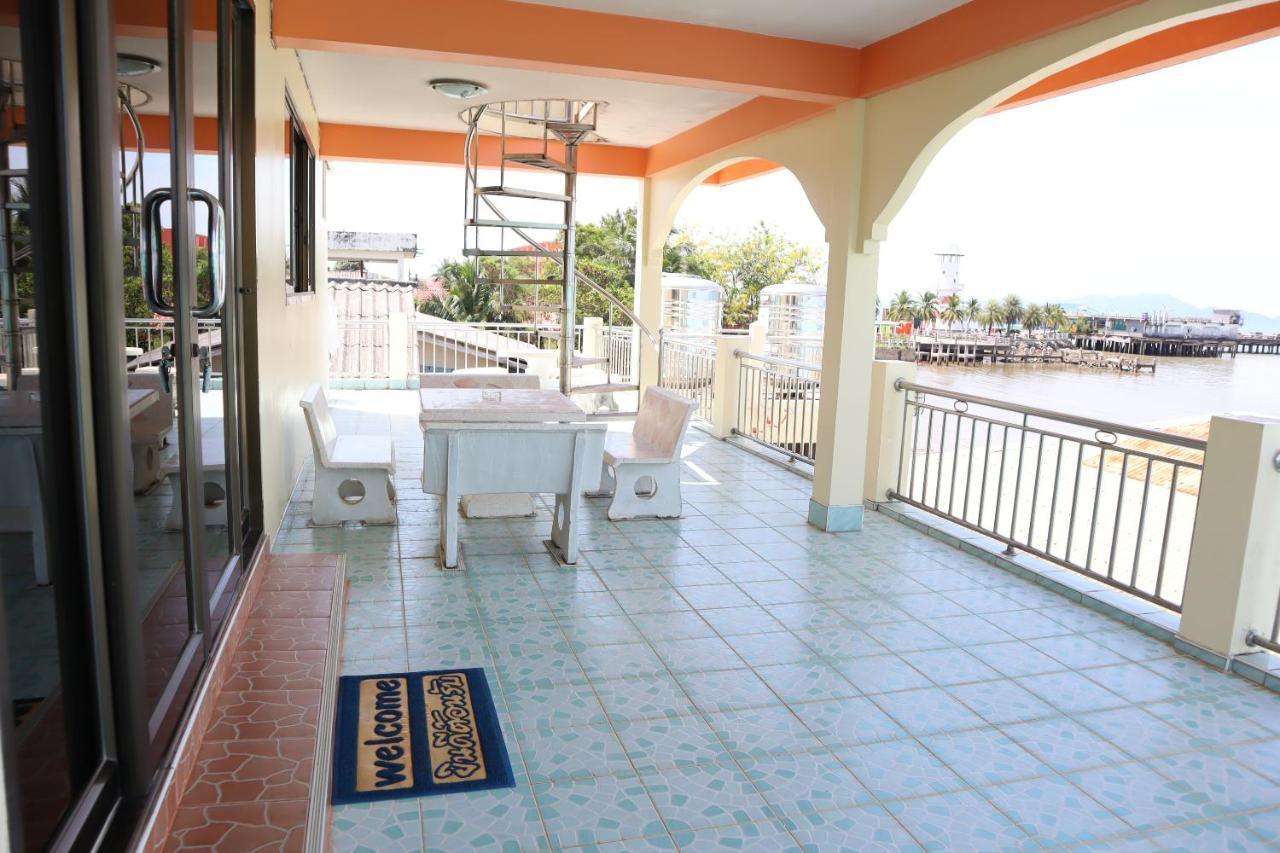 Ban Sulada Guest House Laem Ngop Bagian luar foto