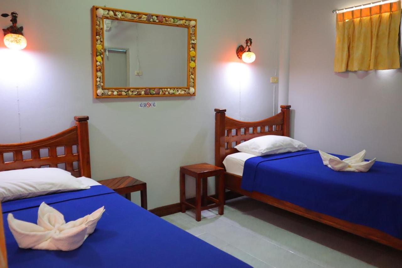 Ban Sulada Guest House Laem Ngop Bagian luar foto