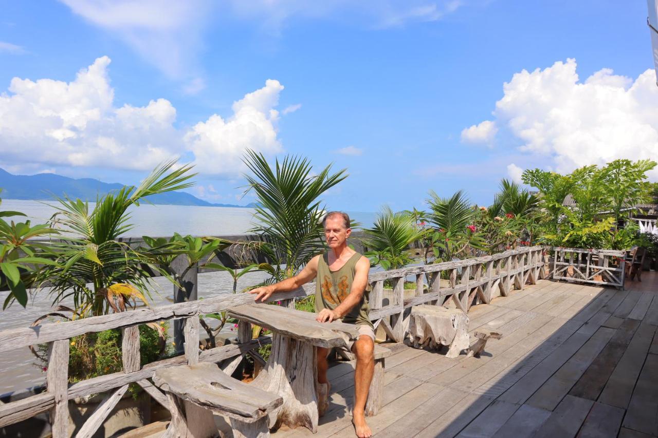 Ban Sulada Guest House Laem Ngop Bagian luar foto