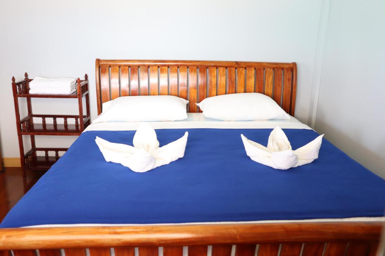 Ban Sulada Guest House Laem Ngop Bagian luar foto