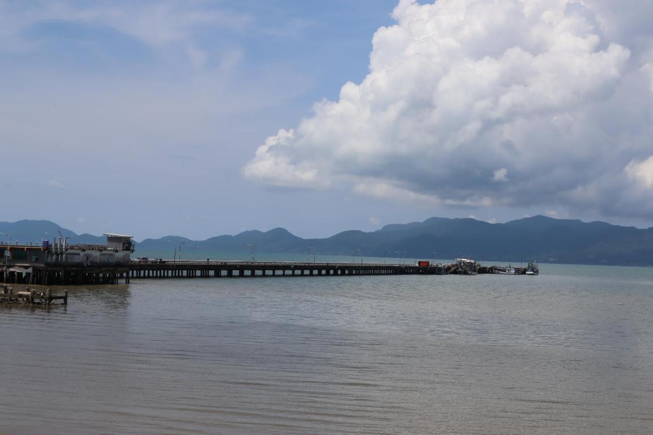 Ban Sulada Guest House Laem Ngop Bagian luar foto