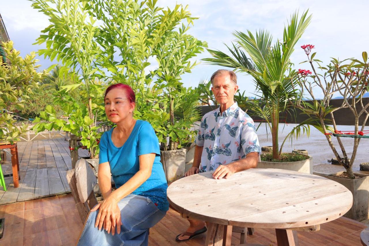 Ban Sulada Guest House Laem Ngop Bagian luar foto
