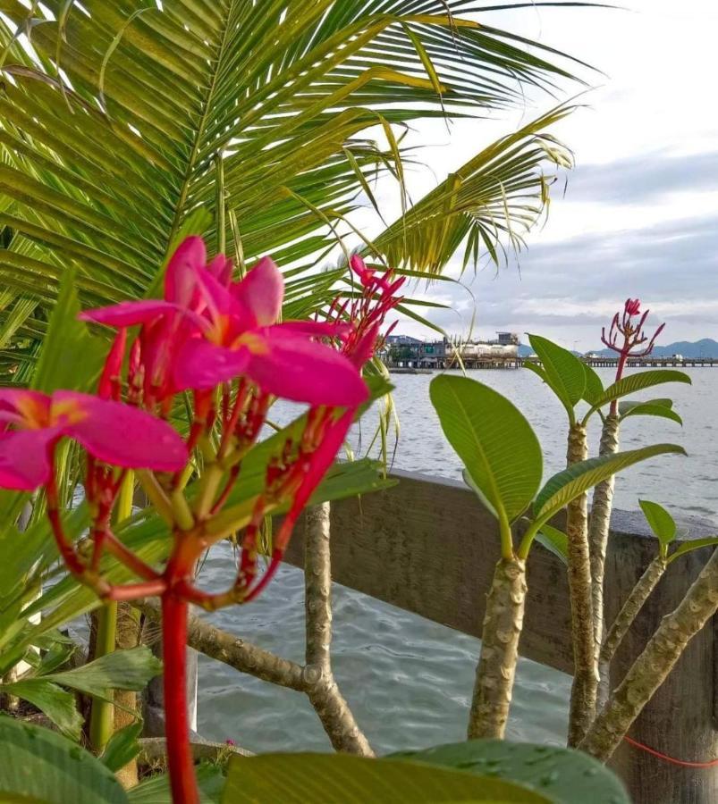 Ban Sulada Guest House Laem Ngop Bagian luar foto