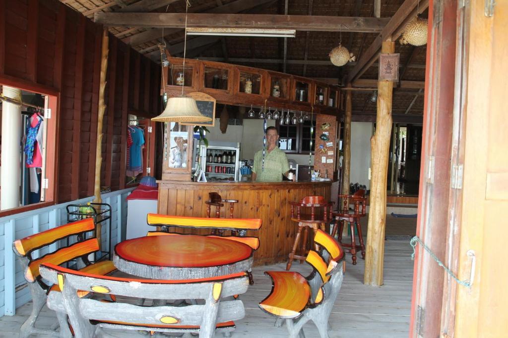 Ban Sulada Guest House Laem Ngop Bagian luar foto