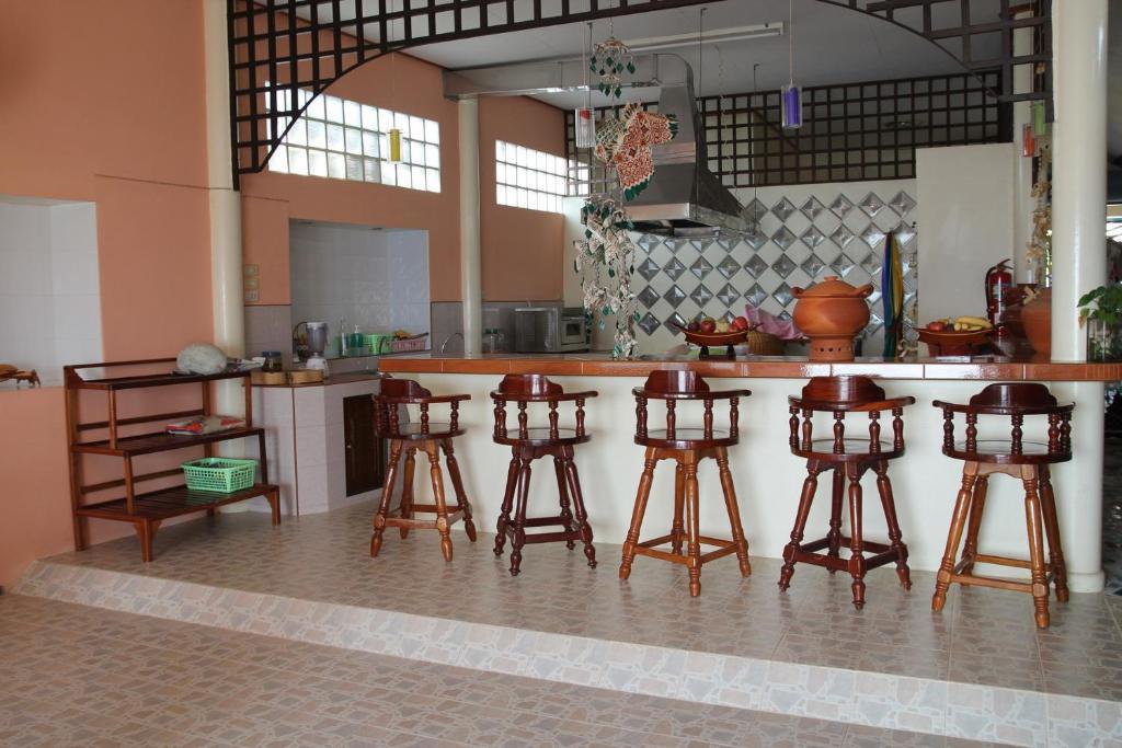 Ban Sulada Guest House Laem Ngop Bagian luar foto