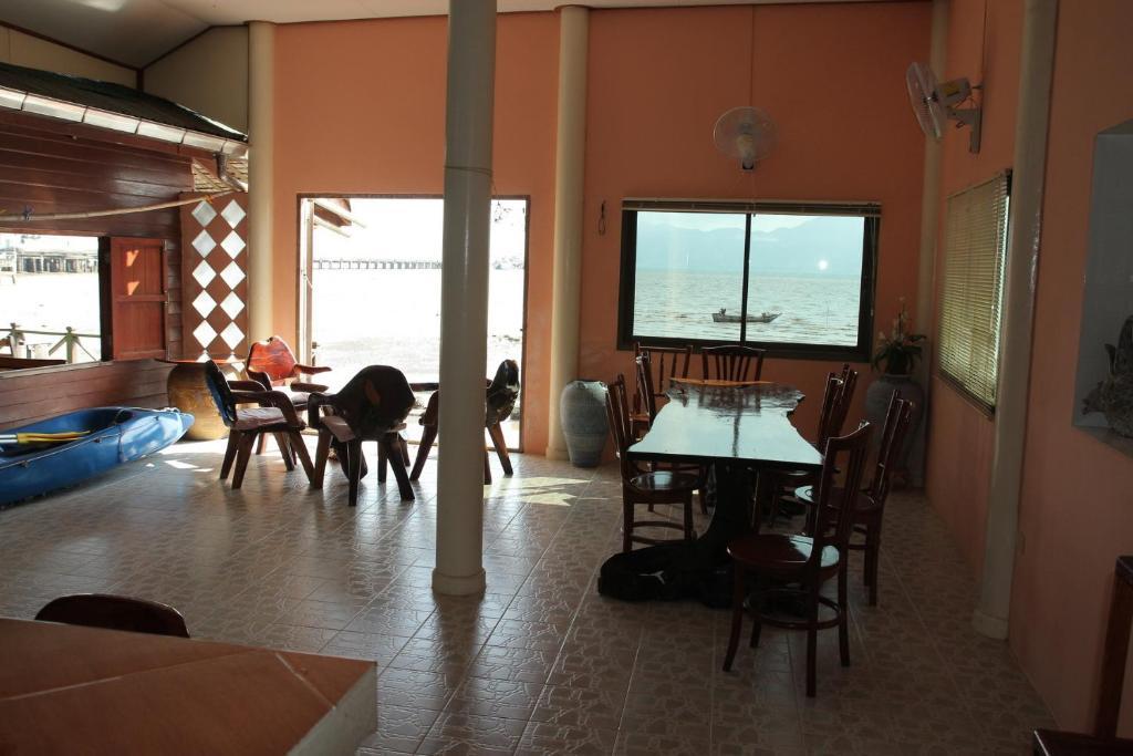 Ban Sulada Guest House Laem Ngop Bagian luar foto