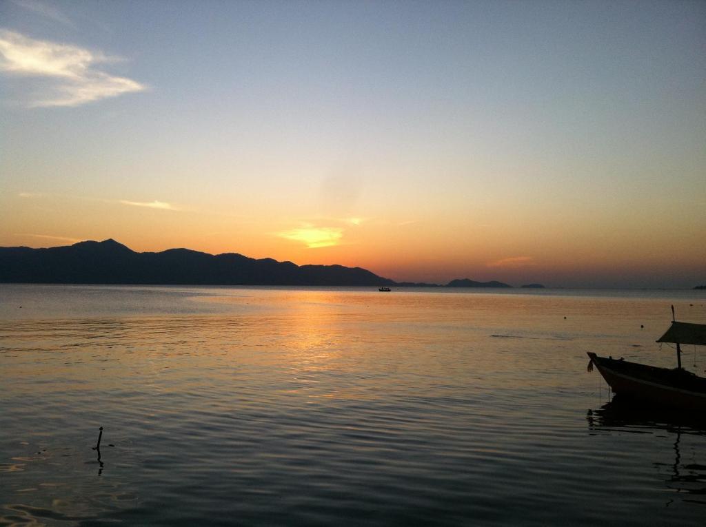 Ban Sulada Guest House Laem Ngop Bagian luar foto